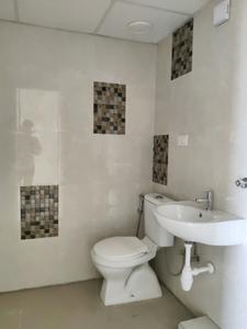 Common Bathroom Image of 605 Sq.ft 1 BHK Apartment / Flat for rent in Mahindra Happinest Kalyan, Bhiwandi Thane for Rs. 12000
