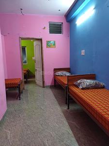 Image of Kings men paying guest in Madanankppam, Chennai