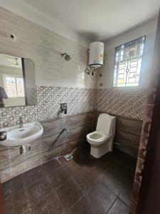 Bathroom Image of 1700 Sq.ft 2 BHK Builder Floor for rent in HSR Layout Bengaluru for Rs. 35000