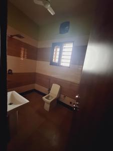 Bathroom Image of 4100 Sq.ft 4 BHK Independent House for rent in Hisar Tehsil Hisar for Rs. 28000
