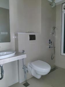 Common Bathroom Image of 755 Sq.ft 2 BHK Apartment / Flat for rent in Mulund West Mumbai for Rs. 65500