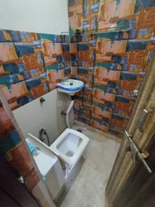 Bathroom Image of 1000 Sq.ft 3 BHK Builder Floor for rent in Matiala New Delhi for Rs. 24500