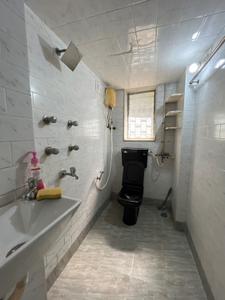 Bathroom Image of 850 Sq.ft 2 BHK Apartment / Flat for rent in Raheja Complex, Andheri West Mumbai for Rs. 80000