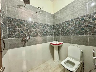 Bathroom Image of 787 Sq.ft 2 BHK Apartment / Flat for sale in Defence Home, Sector 115 Mohali for Rs. 3590000