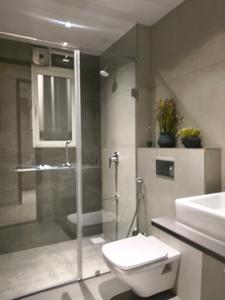 Common Bathroom Image of 3060 Sq.ft 4 BHK Apartment / Flat for sale in Kolte Patil 24K Altura Tower A And B, Baner Pune for Rs. 30000000