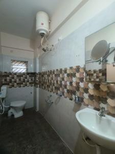 Bathroom Image of 600 Sq.ft 1 BHK Apartment / Flat for rent in Indira Nagar Bengaluru for Rs. 35000