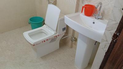 Bathroom Image of 1470 Sq.ft 2 BHK Apartment / Flat for rent in Ansal Aquapolis, Chipiyana Buzurg Ghaziabad for Rs. 15000