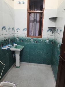Bathroom Image of 900 Sq.ft 2 BHK Independent House for rent in Najafgarh New Delhi for Rs. 18000