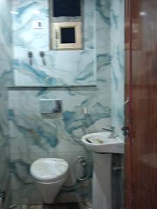Common Bathroom Image of 550 Sq.ft 1 BHK Apartment / Flat for sale in Sector 89 Noida for Rs. 1800000