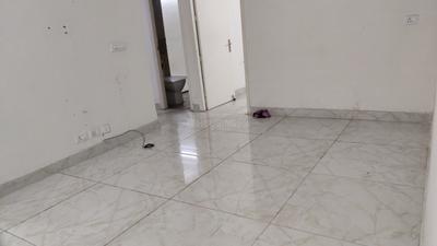 Living Room Image of 850 Sq.ft 3 BHK Apartment / Flat for rent in Gaurs Siddhartham, Siddharth Vihar Ghaziabad for Rs. 25500