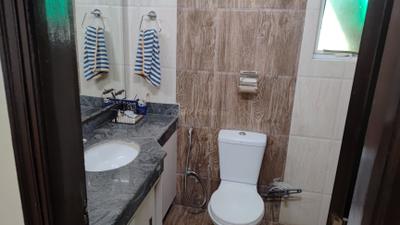 Bathroom Image of 2200 Sq.ft 3 BHK Builder Floor for rent in Ansal Esencia, Sector 67 Gurgaon for Rs. 35000