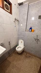 Bathroom Image of 1200 Sq.ft 2 BHK Builder Floor for rent in Sector 46 Gurgaon for Rs. 33500