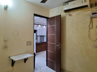 Bedroom Image of 900 Sq.ft 3 BHK Apartment / Flat for rent in Mahavir Enclave New Delhi for Rs. 24000
