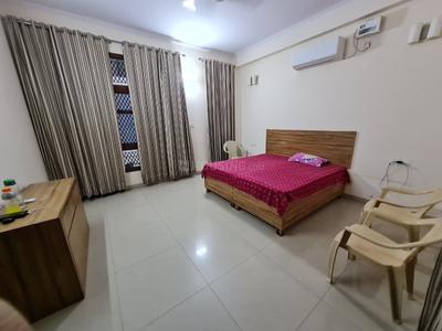 Bedroom Image of 2000 Sq.ft 6 BHK Independent House for sale in Sector 71 Noida for Rs. 70000000