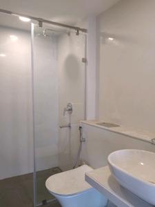Common Bathroom Image of 2200 Sq.ft 4 BHK Apartment / Flat for sale in Vile Parle East Mumbai for Rs. 86000000