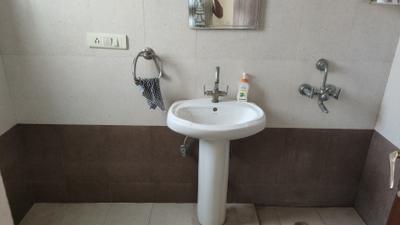 Image of 1250 Sq.ft 2 BHK Apartment / Flat for rent in Ramprastha Zen Spire, Vaishali, Ghaziabad for Rs. 32500