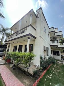 Image of 4000 Sq.ft 4.5 BHK Independent House for sale in Sainik Farm, New Delhi for Rs. 45600000