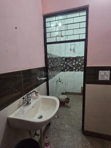 Bathroom Image of 550 Sq.ft 1 BHK Apartment / Flat for rent in Trivani Apartment, Jhilmil Colony New Delhi for Rs. 15000