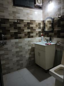 Image of 1600 Sq.ft 3 BHK Apartment / Flat for rent in Sarvahit Apartments, Sector 17 Dwarka, New Delhi for Rs. 40000