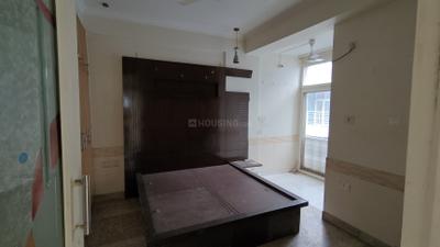Bedroom Image of 3000 Sq.ft 4 BHK Penthouse for rent in Mahagun Mansion Phase 1 and 2, Indirapuram Ghaziabad for Rs. 42000