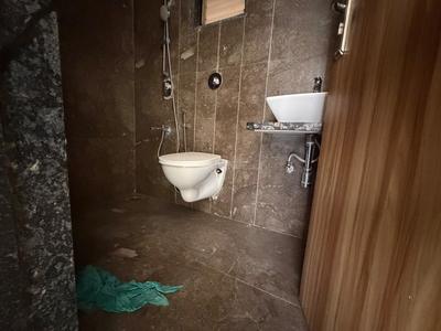 Bathroom Image of 650 Sq.ft 1 BHK Apartment / Flat for sale in Aura Luxisca, Panvel Navi Mumbai for Rs. 8200000
