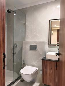 Common Bathroom Image of 1440 Sq.ft 2 BHK Builder Floor for rent in DLF Phase 4 Gurgaon for Rs. 75000