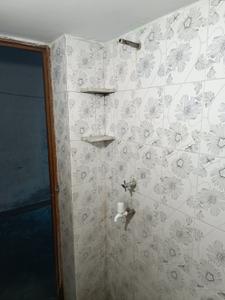 Bathroom Image of 800 Sq.ft 1 BHK Builder Floor for rent in Raiganj Gorakhpur for Rs. 11000
