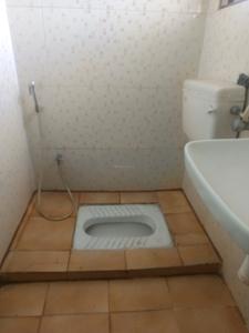 Common Bathroom Image of 1000 Sq.ft 2 BHK Apartment / Flat for rent in Magarpatta Cosmos Apartment, Magarpatta City Pune for Rs. 38000
