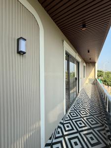Balcony Image of 2500 Sq.ft 3 BHK Builder Floor for sale in BPTP Parklands Pride, Sector 77 Faridabad for Rs. 25000000