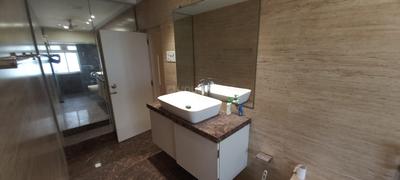 Bathroom Image of 1700 Sq.ft 3 BHK Apartment / Flat for sale in Andheri West Mumbai for Rs. 56000000