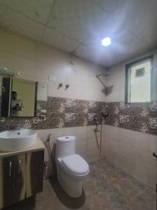 Bathroom Image of 2300 Sq.ft 3 BHK Builder Floor for rent in Big Block Builder Floor, Sector 46 Gurgaon for Rs. 46000