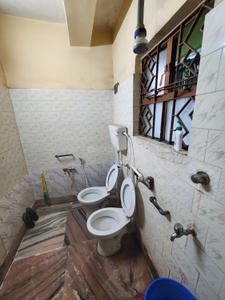 Bathroom Image of 880 Sq.ft 2 BHK Apartment / Flat for sale in Lake Town Kolkata for Rs. 3500000