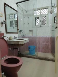 Common Bathroom Image of 2160 Sq.ft 3 BHK Apartment / Flat for rent in Sector 40 Gurgaon for Rs. 60000