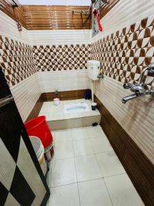 Bathroom Image of 1200 Sq.ft 3 BHK Apartment / Flat for rent in Baradwari Jamshedpur for Rs. 40000