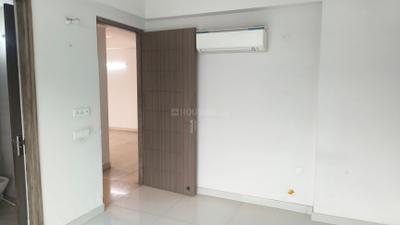 Bedroom Image of 3302 Sq.ft 3 BHK Apartment / Flat for rent in Parx Laureate, Sector 108 Noida for Rs. 90000