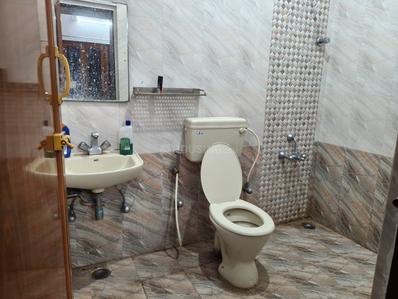 Bathroom Image of 1100 Sq.ft 2 BHK Builder Floor for rent in Indira Nagar Bengaluru for Rs. 65000