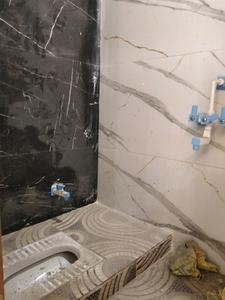 Common Bathroom Image of 950 Sq.ft 2 BHK Apartment / Flat for sale in Sai Apartments, Shalimar Garden Ghaziabad for Rs. 5475000