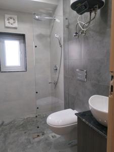 Common Bathroom Image of 370 Sq.ft 1 RK Apartment / Flat for sale in DLF Capital Greens, Karampura New Delhi for Rs. 4750000