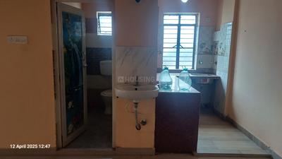 Bathroom Image of 800 Sq.ft 2 BHK Apartment / Flat for rent in Sinthi Kolkata for Rs. 11500