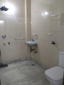 Common Bathroom Image of 1000 Sq.ft 2 BHK Builder Floor for rent in Ramesh Nagar New Delhi for Rs. 30000
