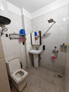 Bathroom Image of 1173 Sq.ft 3 BHK Apartment / Flat for sale in Jaypee Kosmos, Sector 134 Noida for Rs. 11500000
