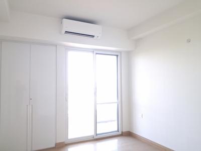 Bedroom Image of 1732 Sq.ft 2 BHK Apartment / Flat for sale in DLF One Midtown, Karampura New Delhi for Rs. 39000000