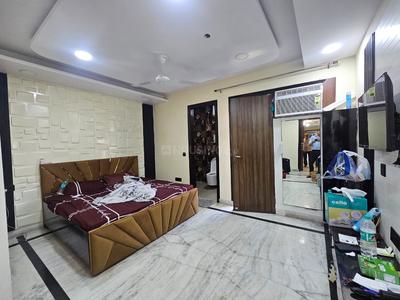 Bedroom Image of 1000 Sq.ft 2 BHK Builder Floor for sale in Ramesh Nagar New Delhi for Rs. 17500000