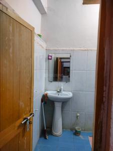 Bathroom Image of 300 Sq.ft 1 BHK Studio for rent in Gayatri Nagar Gwalior for Rs. 4200
