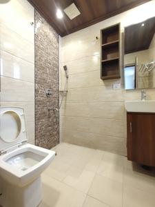 Bathroom Image of 3600 Sq.ft 3.5 BHK Builder Floor for rent in East Of Kailash New Delhi for Rs. 125000