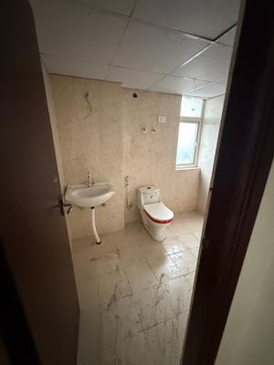 Bathroom Image of 2000 Sq.ft 3 BHK Apartment / Flat for sale in Amrapali Heartbeat City IV, Sector 107 Noida for Rs. 23375000