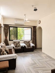 Hall Image of 650 Sq.ft 2 BHK Apartment / Flat for rent in Khar West Mumbai for Rs. 110000