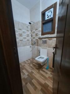 Bathroom Image of 2000 Sq.ft 3 BHK Builder Floor for rent in Selling Sunset South City 1, Sector 41 Gurgaon for Rs. 50000