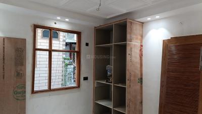 Bedroom Image of 950 Sq.ft 3 BHK Builder Floor for sale in Laxmi Nagar New Delhi for Rs. 11000000