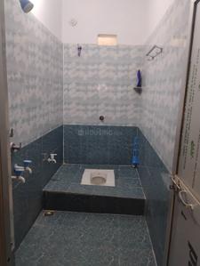Bathroom Image of 750 Sq.ft 2 BHK Independent House for rent in Bankers Colony Muzaffarpur for Rs. 5500